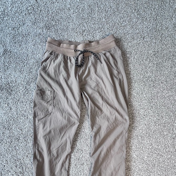 Columbia Women’s Gavin Ridge Pull On Cargo Capri Beige Size Medium - Picture 3 of 6